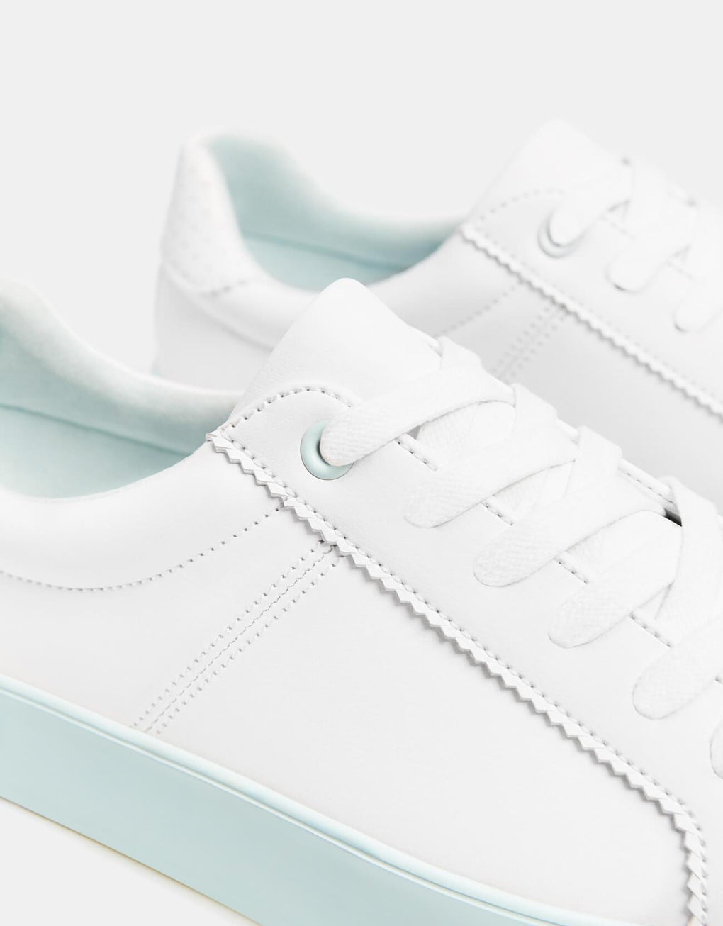 Trainers with heel detail